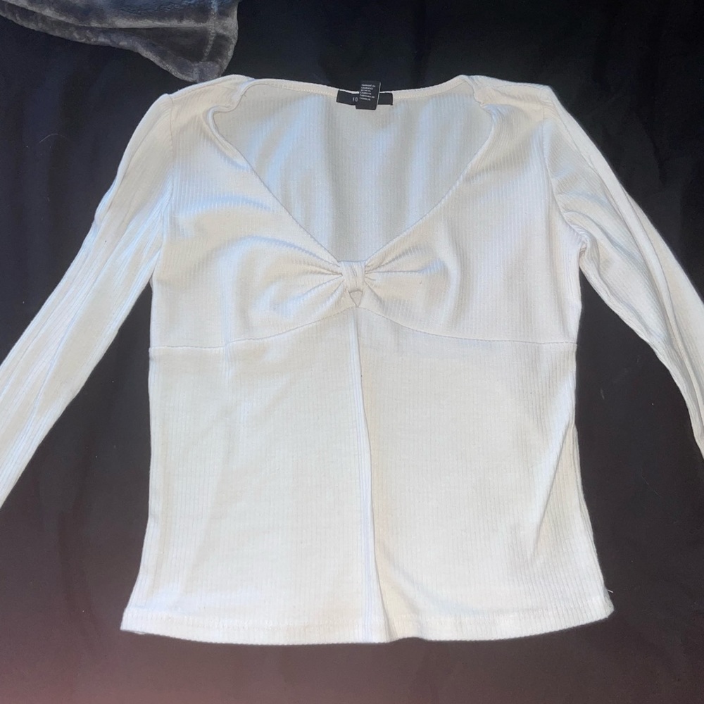 White bow forever21 long sleeve. Thick and not see through